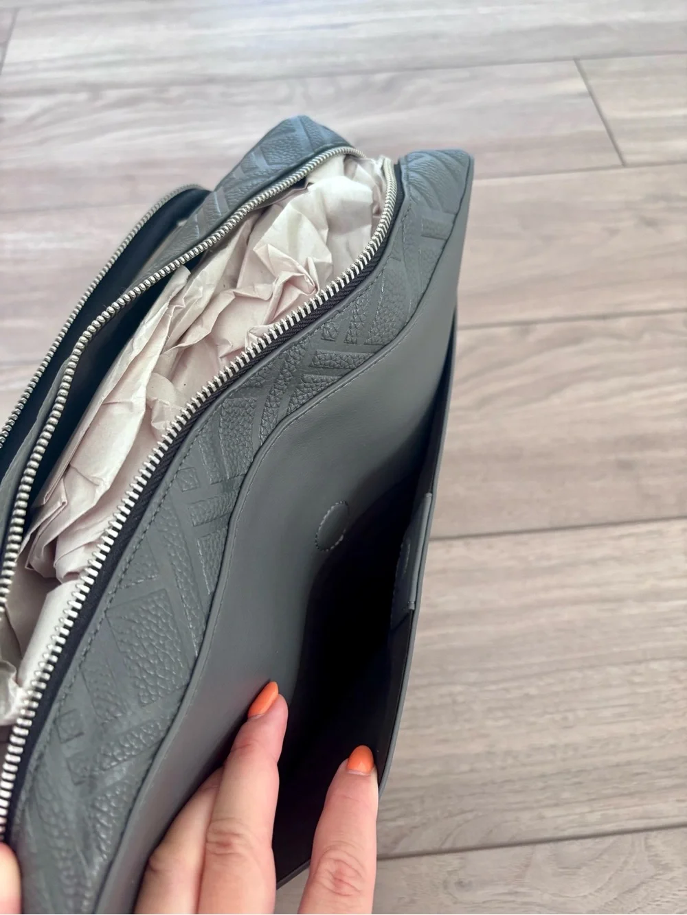 NWT! Tommy Hilfiger Dark Gray Men’s Flag Computer Bag